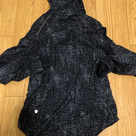 Lululemon Jacket - Picture 5 of 6